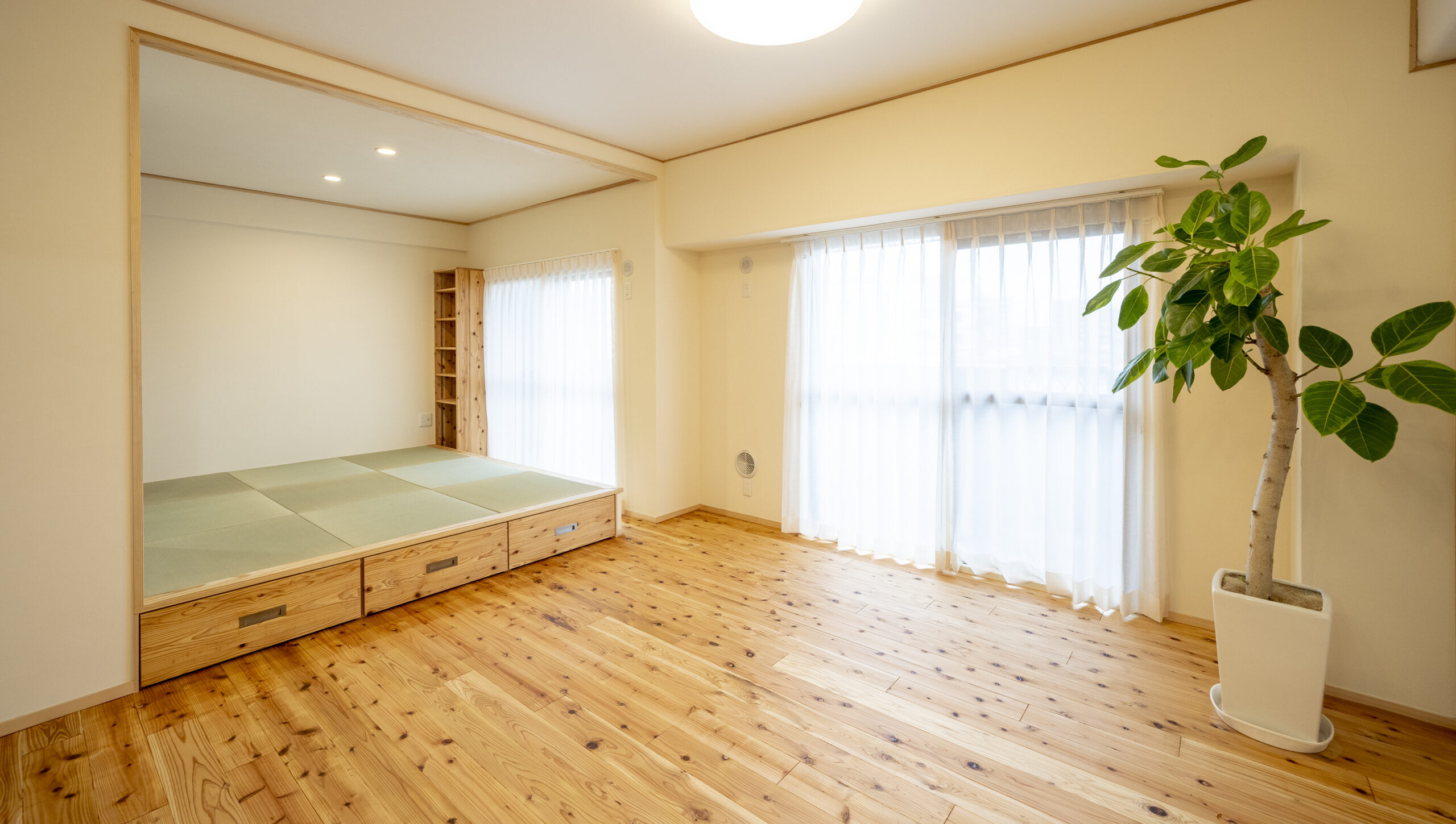 大容量収納が自慢の明るい駅近の家