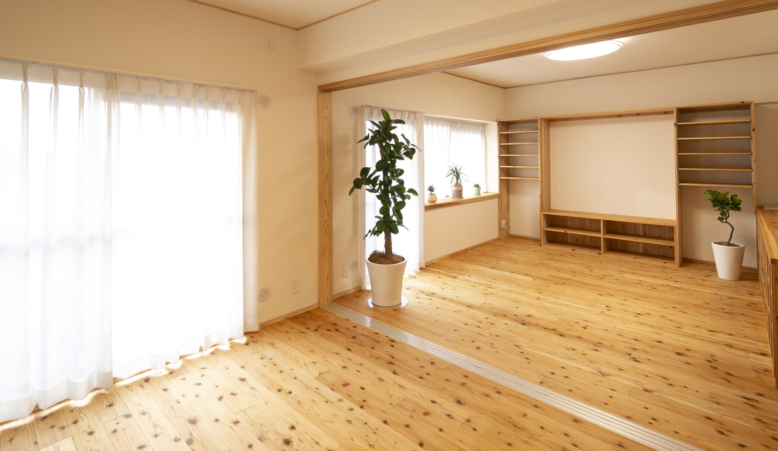 風も子供もぐるぐる回れて形を変えられる大収納の家