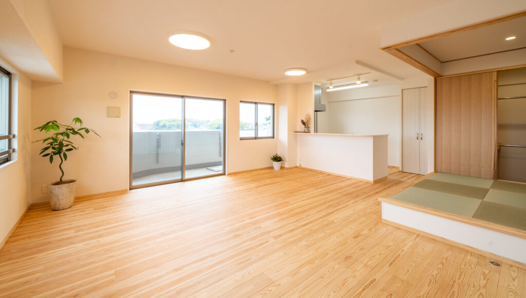 お日様の通り道と飛行機が交差する家