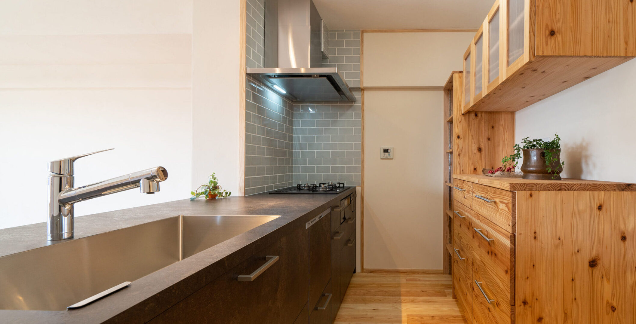 四季の移ろいを愉しむ出窓の家