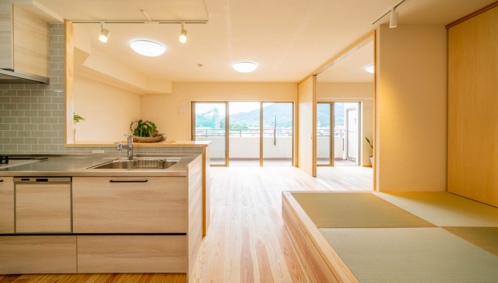 立花山まで空が広がる まんなかだたみのお家